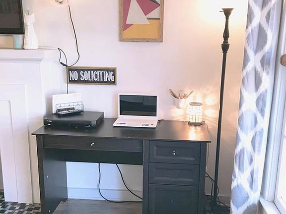 Living Area/Entry