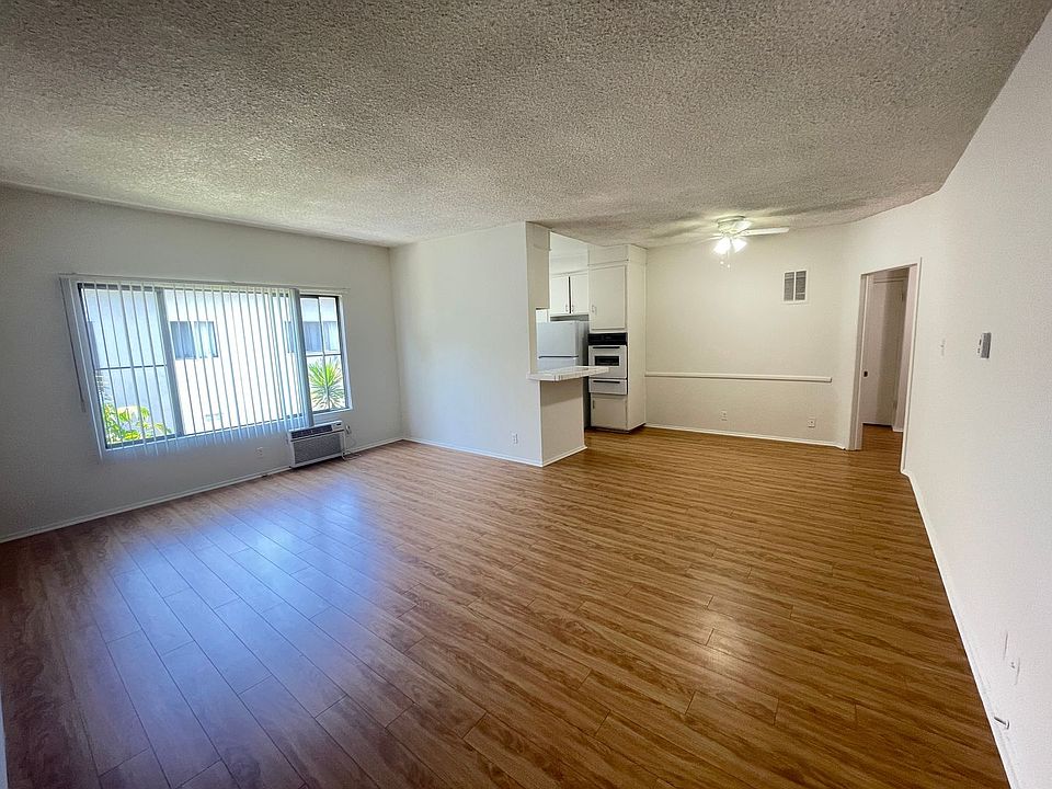 1st image of 14341 Chandler Blvd #15