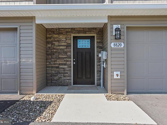 3rd image of 8820 Hillside Way