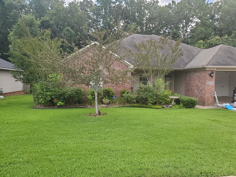 1st image of 1652 White Oak Cir