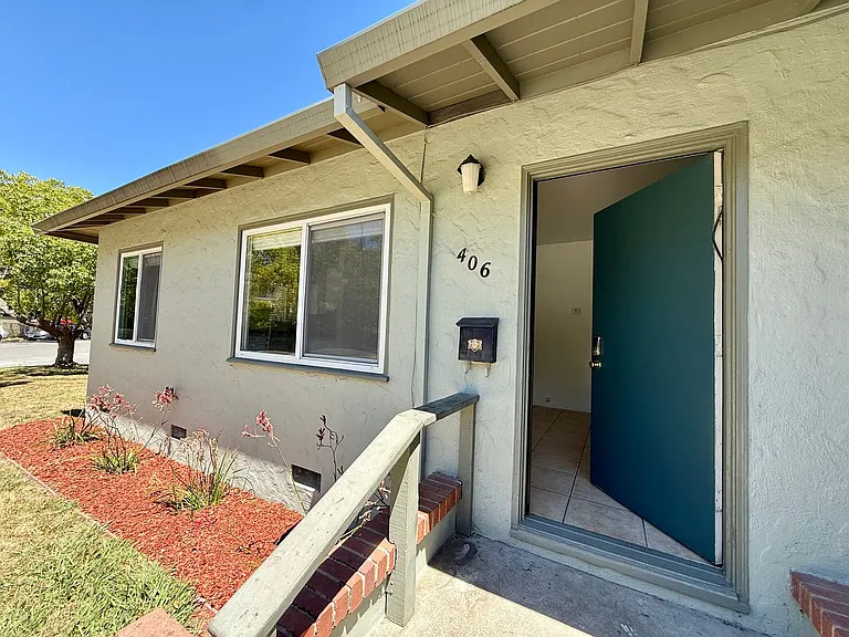 406 Woodland Ave — Photo 2