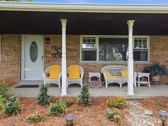 5th image of 907 Blackburn Dr