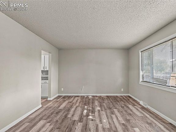 5th image of 2130 E 6th St #2132