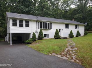 101 Pine Knob Cir, Hawley, PA 18428