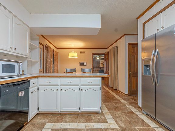 4th image of 2574 Kenwood Ln