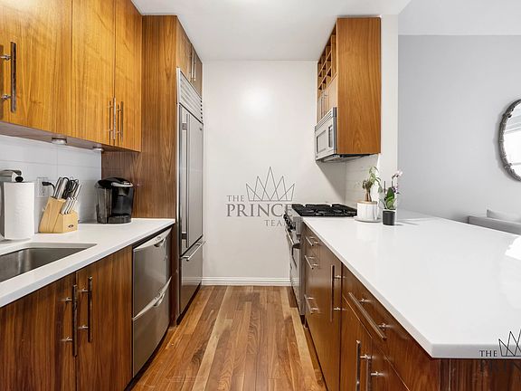 3rd image of 88 Greenwich St APT 616
