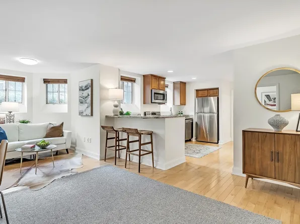 20 Chapel St #304, Brookline, MA 02446