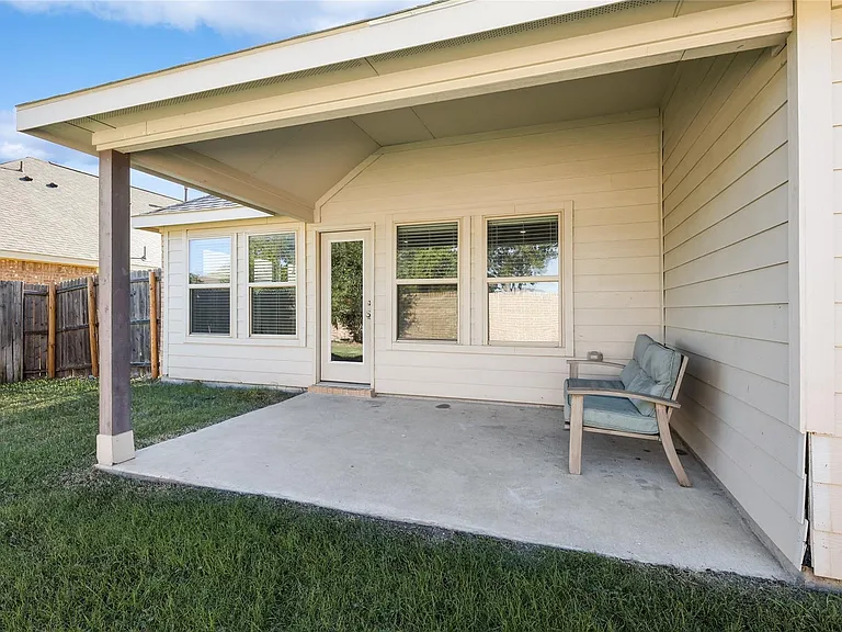 1409 Freesia Dr — Photo 16