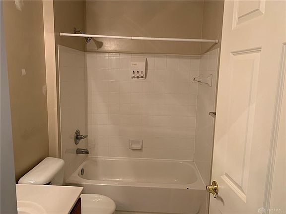 4th image of 3047 Cumberland Ln APT 104