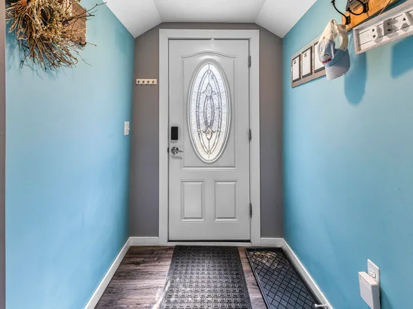 1604 E Houghton Lake Dr, Houghton Lake, MI 48629