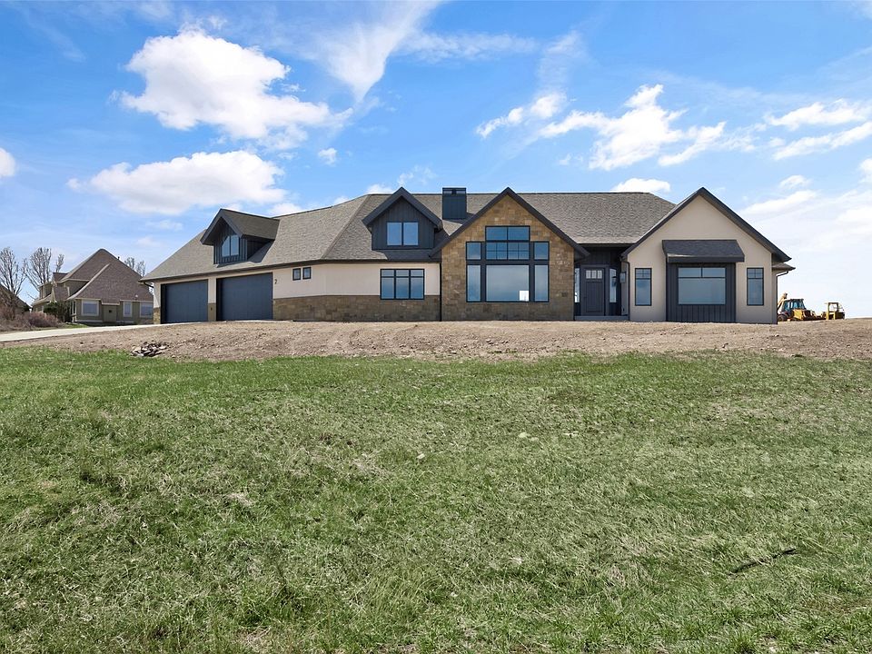 1st image of 2 Spring View Ln