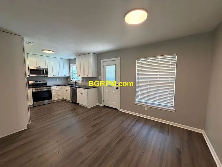 1704 Nina St — Photo 3
