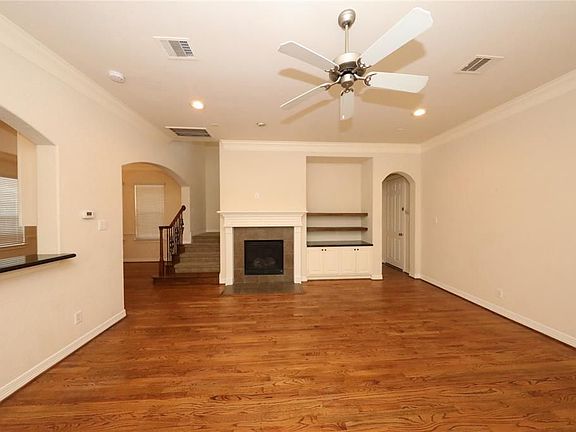 5th image of 3218 Holly Crossing Dr