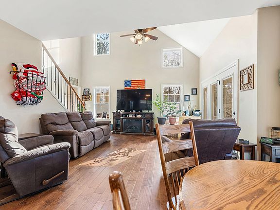 5th image of 399 Lake Forest Estates Rd