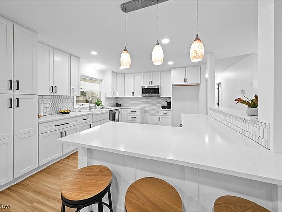5th image of 10 Greenbriar Dr