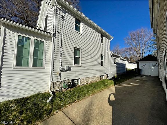 2nd image of 1215 Sherman St