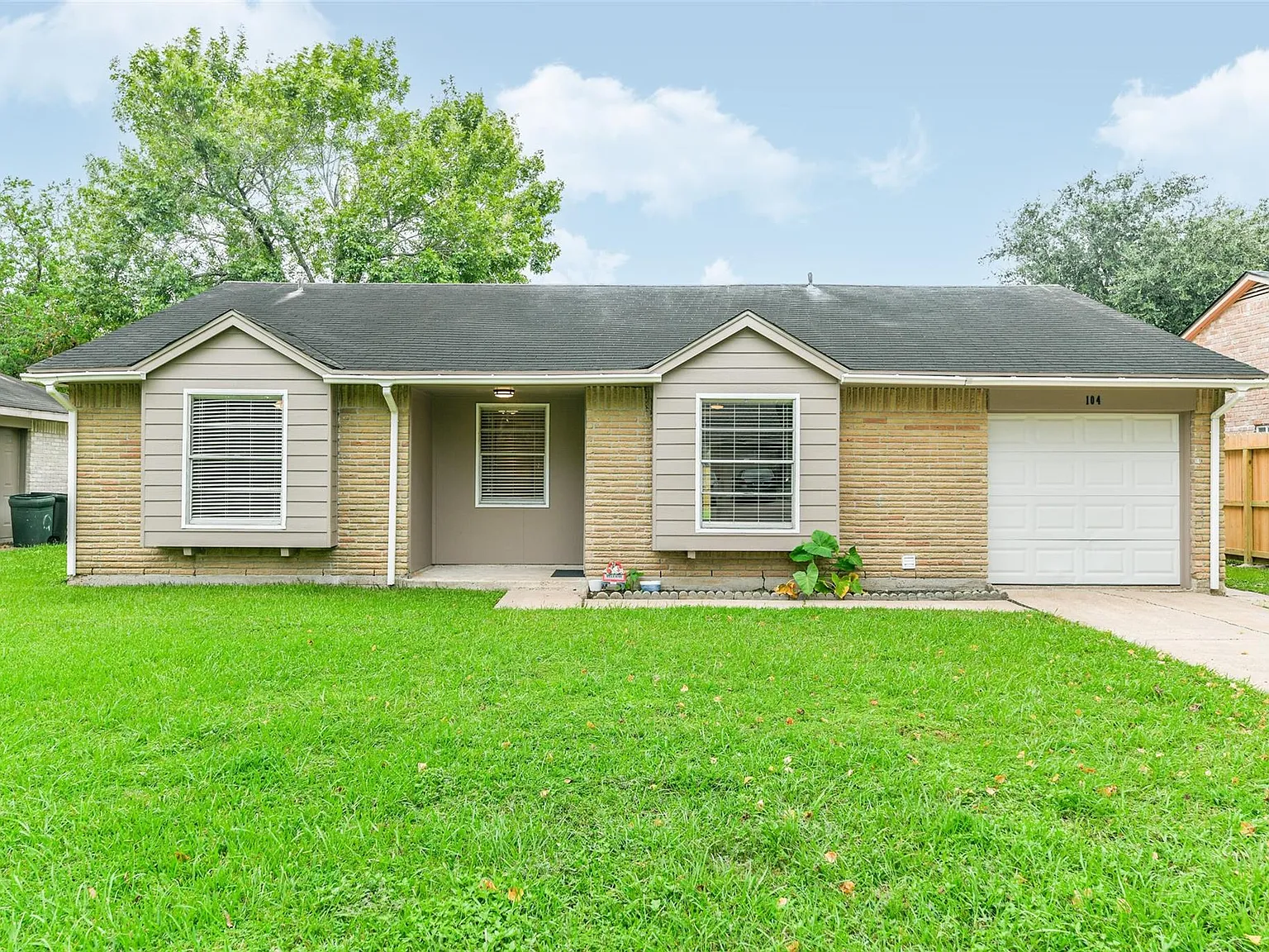 3 bed, 2.0 bath, 1009 sqft, $1,950 — Photo 2