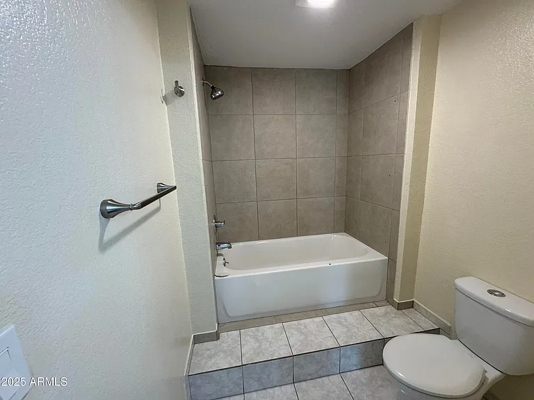 5502 W Frier Dr — Photo 27
