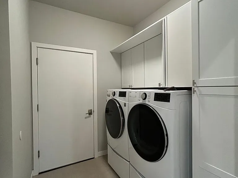 304 E Stanford Ave — Photo 6