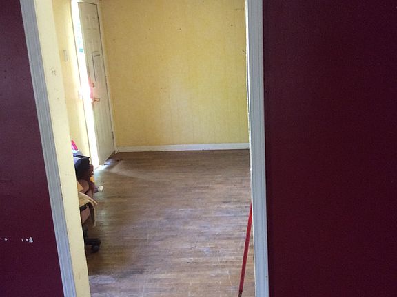 5th image of 109 E Thurman St
