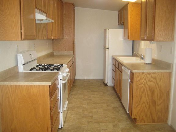 4th image of 18467 Bellflower St
