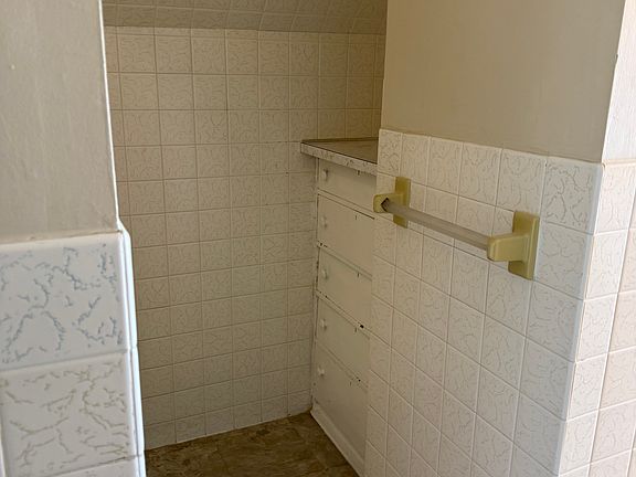 3rd image of 28 Russell St APT 3
