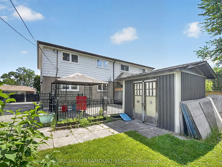 47 Cloverdale Dr — Photo 36