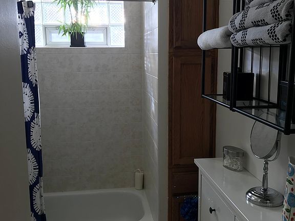 2nd image of 4519 N Whipple St #1S