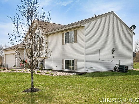 3rd image of 8873 Marabella Ct NE