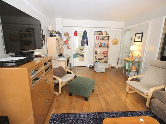 4th image of 4720 Centre Ave APT 4G