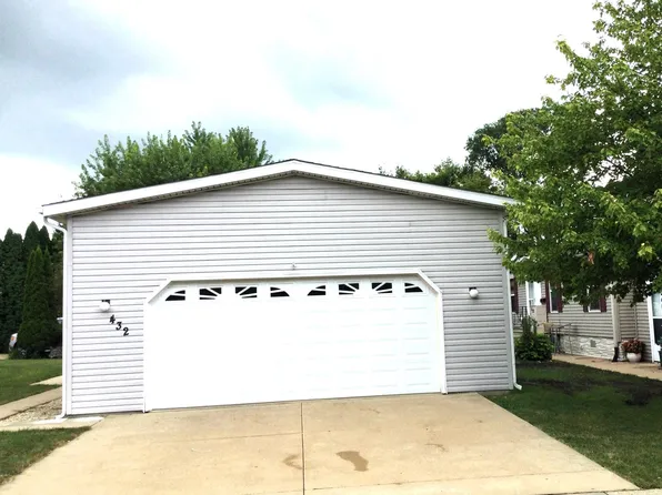 432 Club Cir, Belvidere, IL 61008