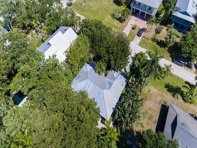 1075 Morningside Dr — Photo 8
