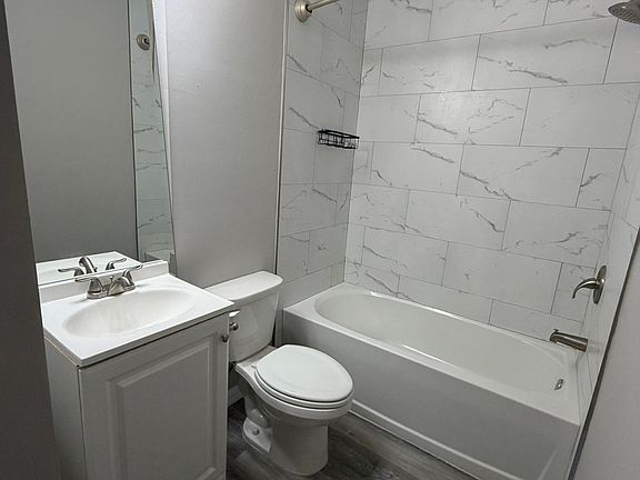 5th image of 1308 Saxony Cir #1308