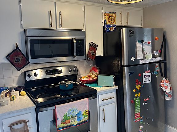 4th image of 3701 E Henry Ave #1