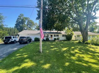 16127 W Arlington Dr, Libertyville, IL 60048