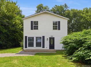 2659 Chrysler Ave, Waterford, MI 48328