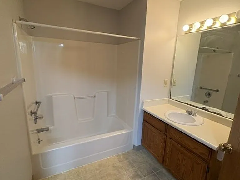 36 Plex - Village Green Apartments — Photo 12