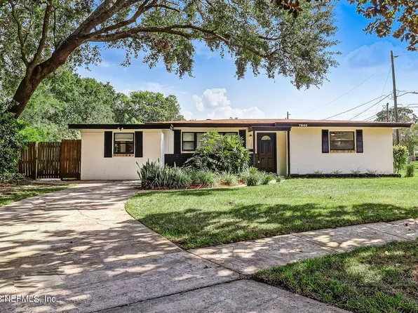 7840 ELVIA Drive, Jacksonville, FL 32211