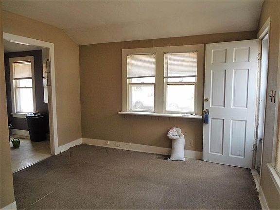 2nd image of 309 E Commercial St