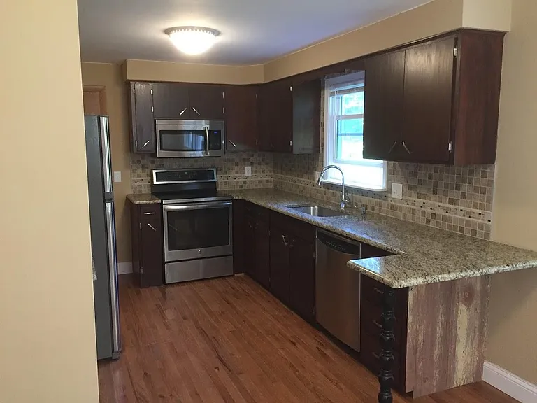 1026 W Lorain St — Photo 22