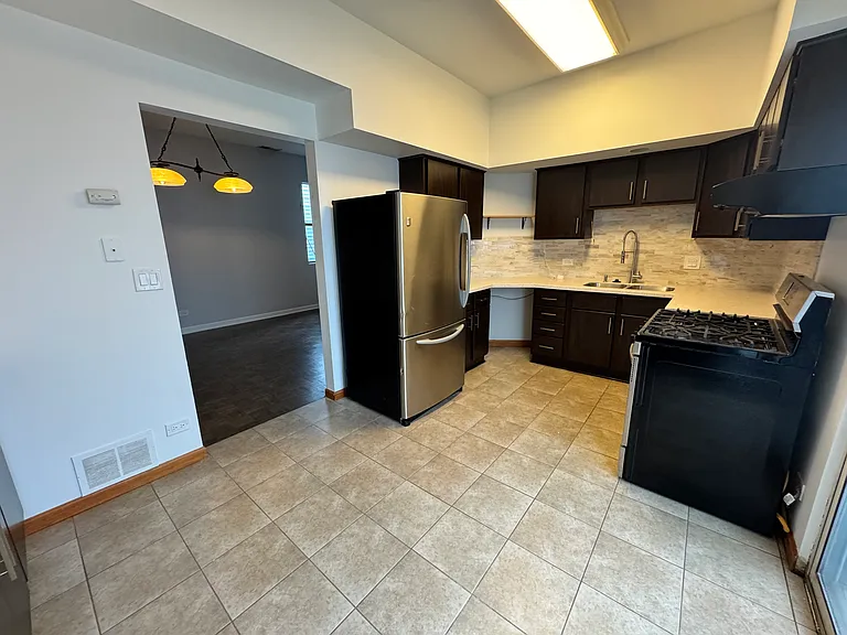 2430 N Southport Ave #2F — Photo 11