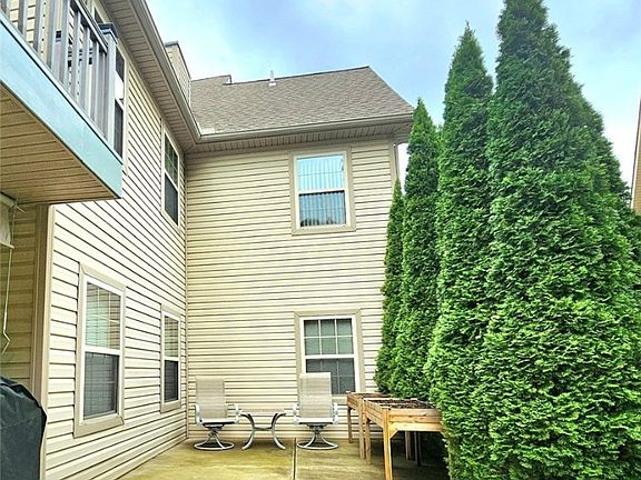 4th image of 144 Fairway Pl NW