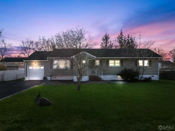 120 Brewster Ave, Piscataway, NJ 08854