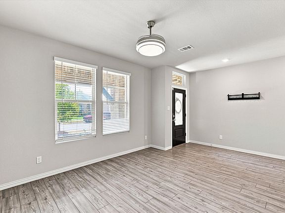 4th image of 3316 Kingsdown Dr