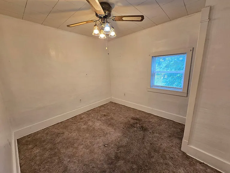 2221 Western Ave — Photo 4