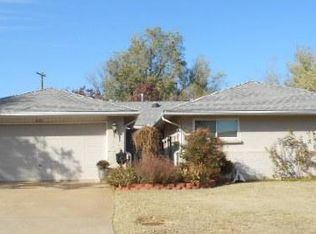 215 Bluebird Dr, Midwest City, OK 73110
