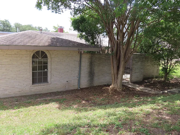 4004 Mount Laurel Dr — Photo 1