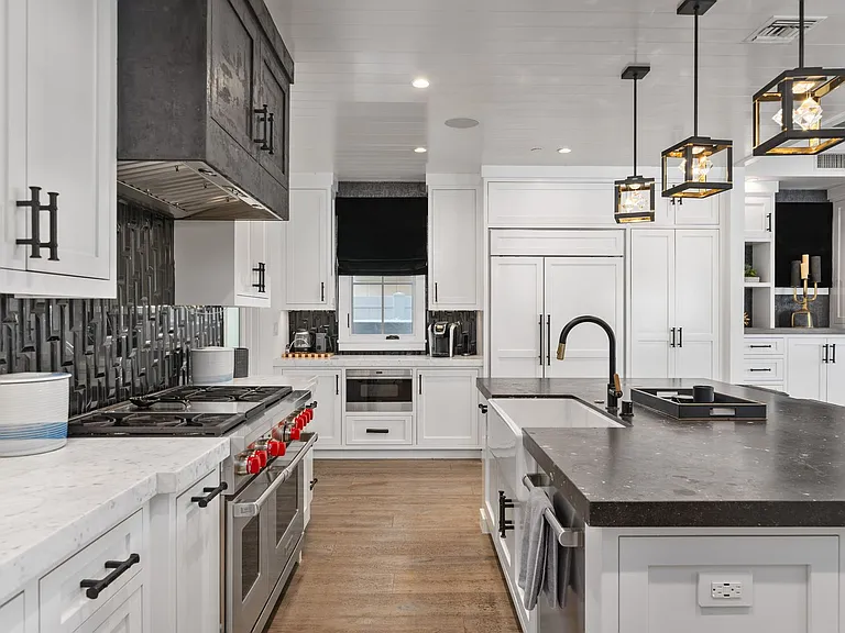 2037 E Ocean Blvd — Photo 10