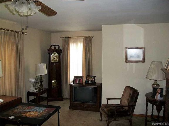 4th image of 15224 Armes Ct