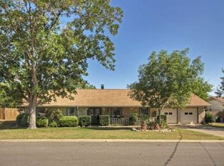 106 Live Oak Dr, Georgetown, TX 78628